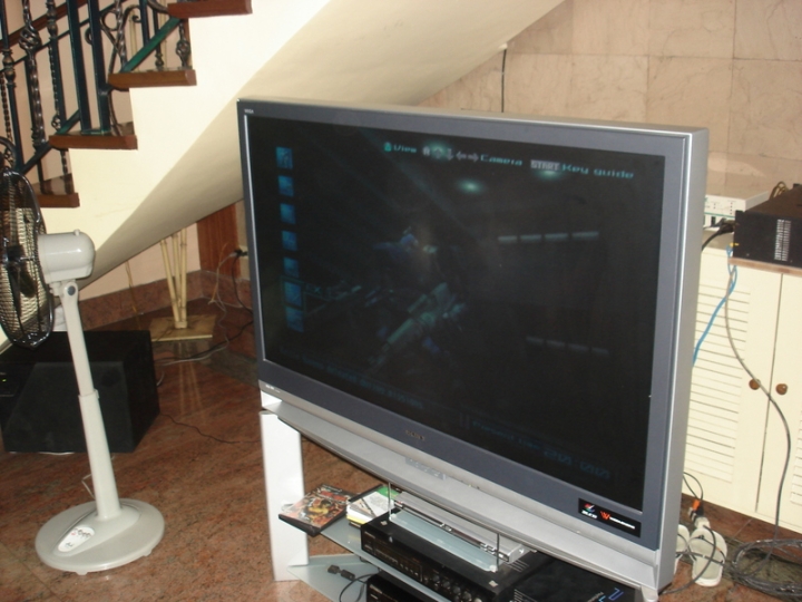 BIG ASS TV.

