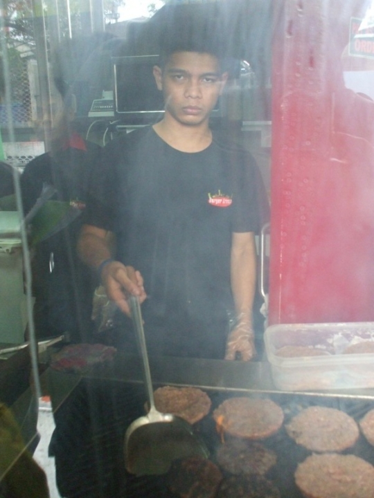 I Hate This Job
So says the picture.
Keywords: burger